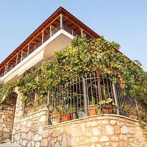 margarita-guesthouse.albaniahotels.org/